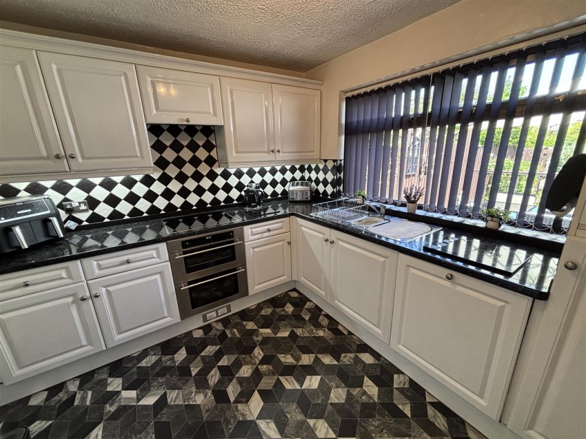 Images for Henley Crescent, Braunstone Town